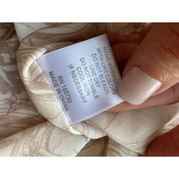 Cynthia Rowley M Beige Toile Palm leaf print chiffon blouse long sleeve V neck - Picture 9 of 9